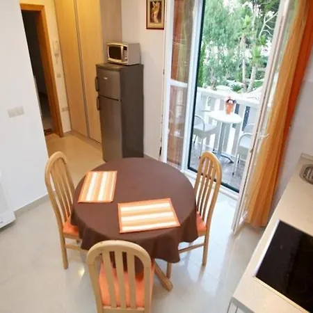 Grlica With Garden View 아파트 *